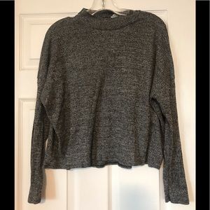 Basic essential long sleeve sweater/shirt